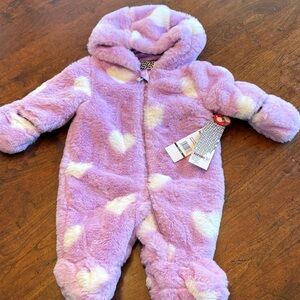 NWT Kensie Girl Pink and White Fuzzy Footie